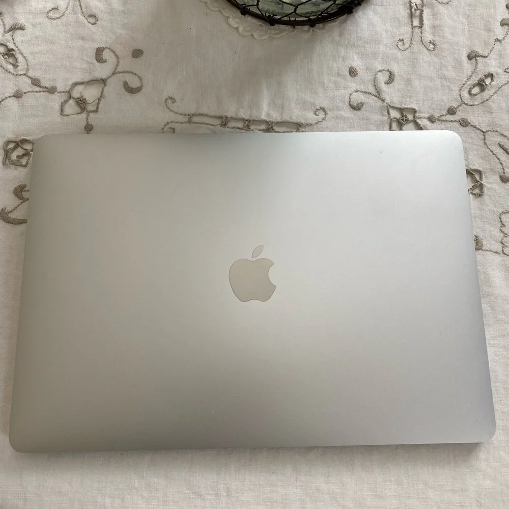 2018 MACBOOK PRO / VERY GOOD CONDITION